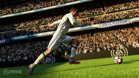 PRESENTING THE ULTIMATE EA SPORTS™ FIFA。